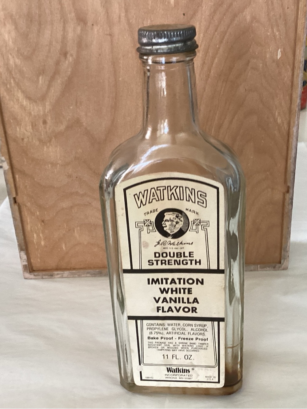 Vtg. Imitation White Vanilla Flavoring in a 11 OZ. Glass bottle J.R. Watkins